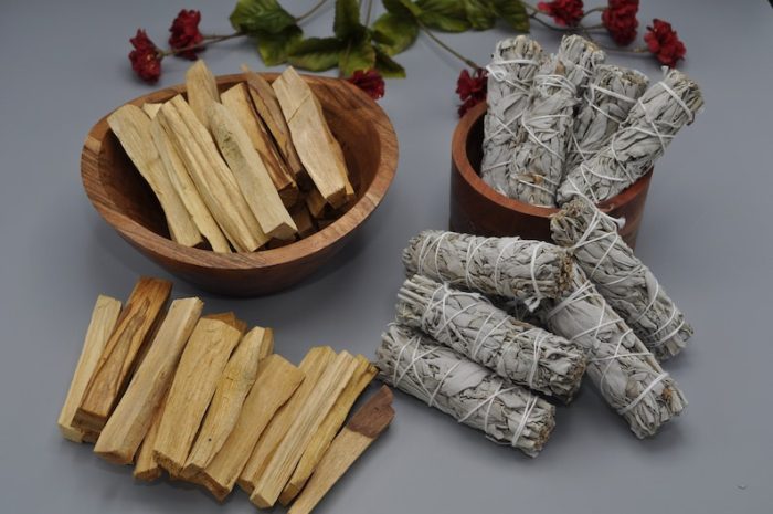 Set of White Sage and Palo Santo | Home Smudging | Sacred and Holy Herb and Wood Stick | Cleanse Your Home and Aura | 4 inch