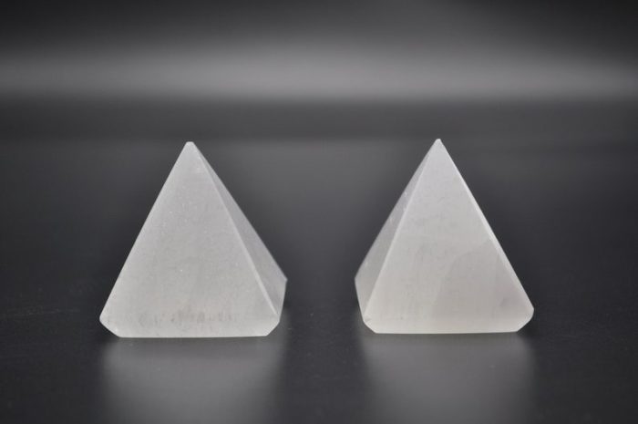 Selenite Pyramid | Selenite Crystal | Polished Selenite Pointer | Handmade | Crystal Chakra Reiki | Cleansing & Balance | Meditation