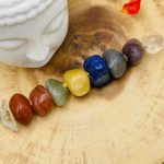 7 Chakra Tumbled Stone Wand | Polished Stones | 7 Chakra Clear Quartz Pyramid Pointer Wand | Reiki Stone | Massage Healing Wand | 6 inch