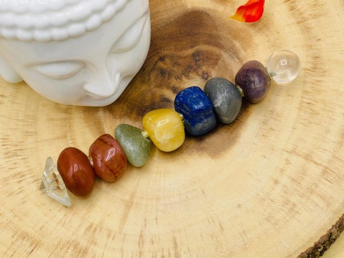 7 Chakra Tumbled Stone Wand | Polished Stones | 7 Chakra Clear Quartz Pyramid Pointer Wand | Reiki Stone | Massage Healing Wand | 6 inch