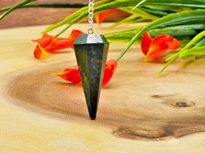 Bloodstone Crystal Pendulum | Bloodstone Point Pendulum | Heliotrope Stone | Bloodstone Jasper | Healing Dowsing Energy Balancing | Faceted