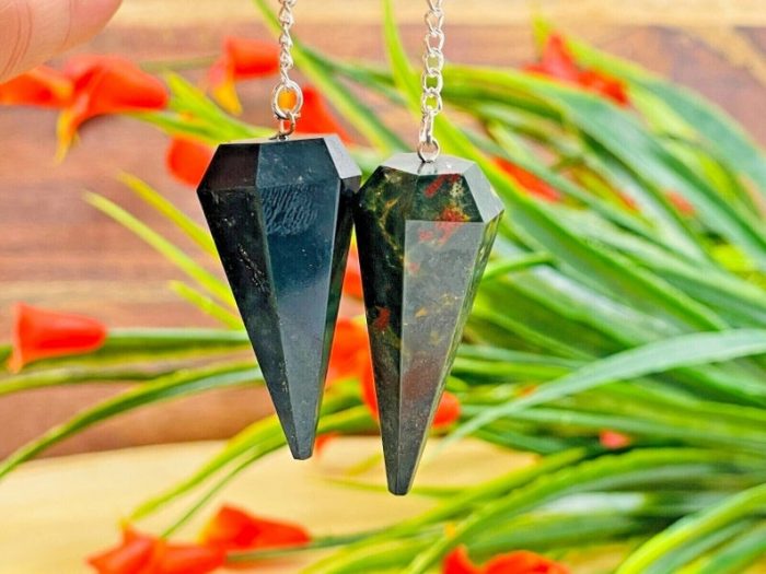 Bloodstone Crystal Pendulum | Bloodstone Point Pendulum | Heliotrope Stone | Bloodstone Jasper | Healing Dowsing Energy Balancing | Faceted