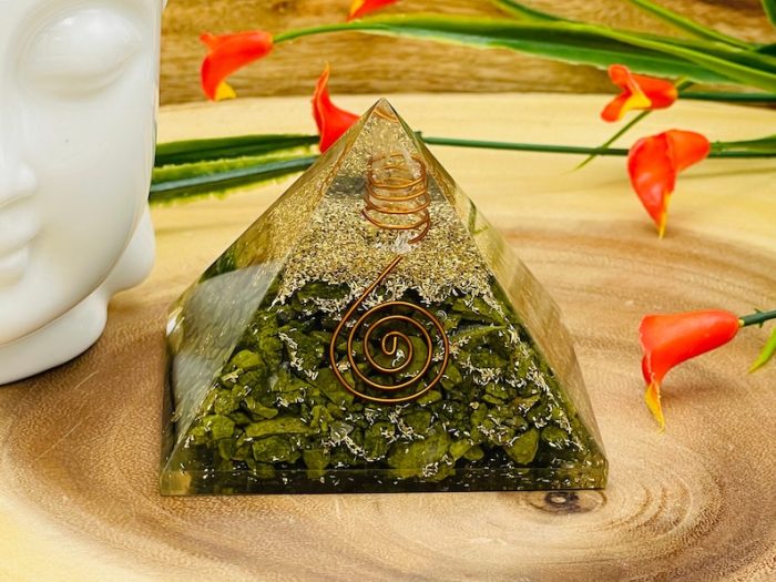 Serpentine Orgone Pyramid with Reiki Sign with Clear quartz Point | Green Serpentine Orgonite Pyramid | Reiki Chakra Pyramid | 3"