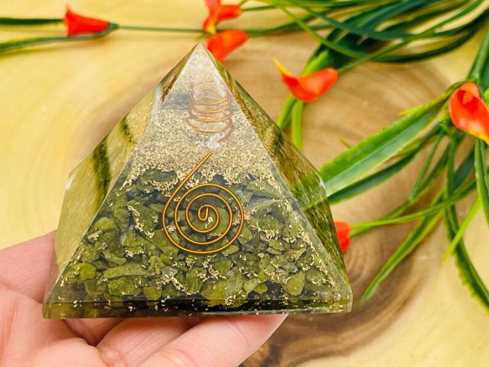 Serpentine Orgone Pyramid with Reiki Sign with Clear quartz Point | Green Serpentine Orgonite Pyramid | Reiki Chakra Pyramid | 3"