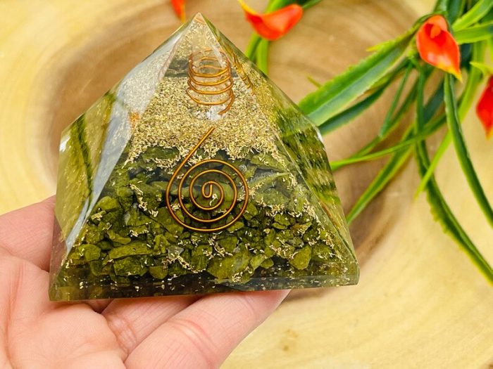 Serpentine Orgone Pyramid with Reiki Sign with Clear quartz Point | Green Serpentine Orgonite Pyramid | Reiki Chakra Pyramid | 3"