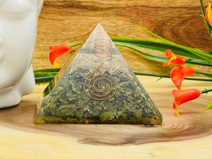 Serpentine Orgone Pyramid with Reiki Sign with Clear quartz Point | Green Serpentine Orgonite Pyramid | Reiki Chakra Pyramid | 3"