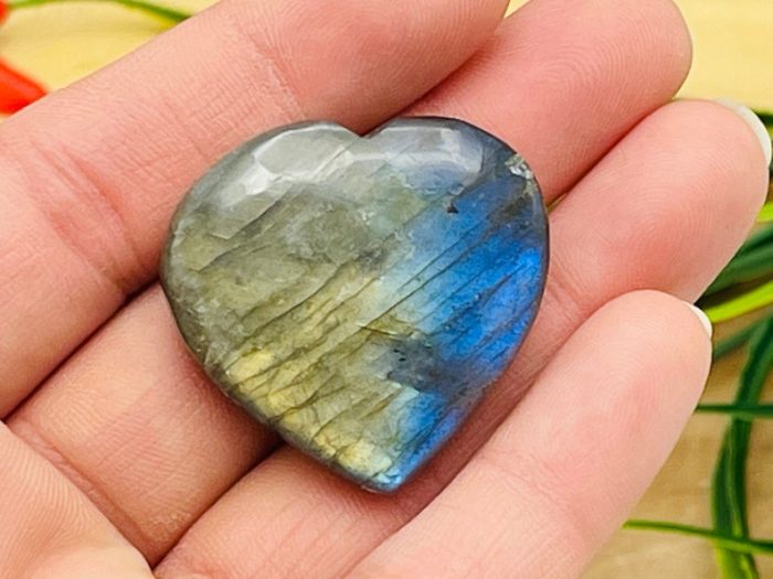 Labradorite Heart | Labradorite Crystal | Hand Polished | Chakra Healing Gemstone | Cleansing & Balancing | Labradorite Metaphysical Crystal