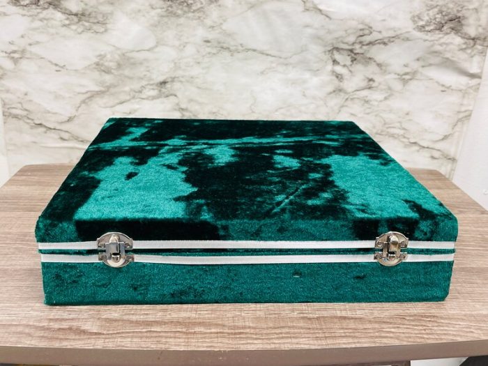 Onyx & Marble Full Chess Game Set | Chess Board Game With Fancy Velvet Gift Box | Green and White Onyx and Marble Chess Set | 12 x 12 inch