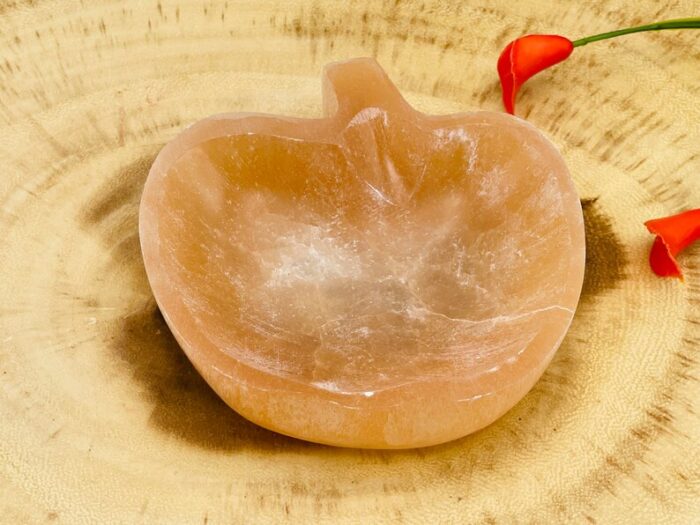 Selenite Crystal Charging Apple Shape Bowl with 7 Chakra Stones & Velvet Pouch, Selenite Crystal Cleansing Charging Station, 4 inch